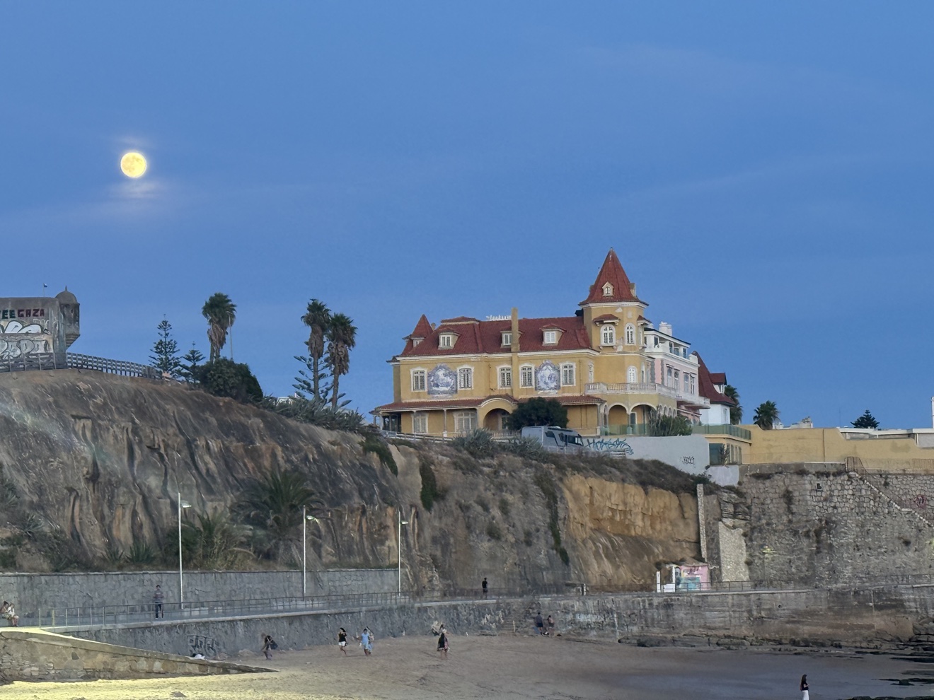 Moonrise beside an Estoril villa